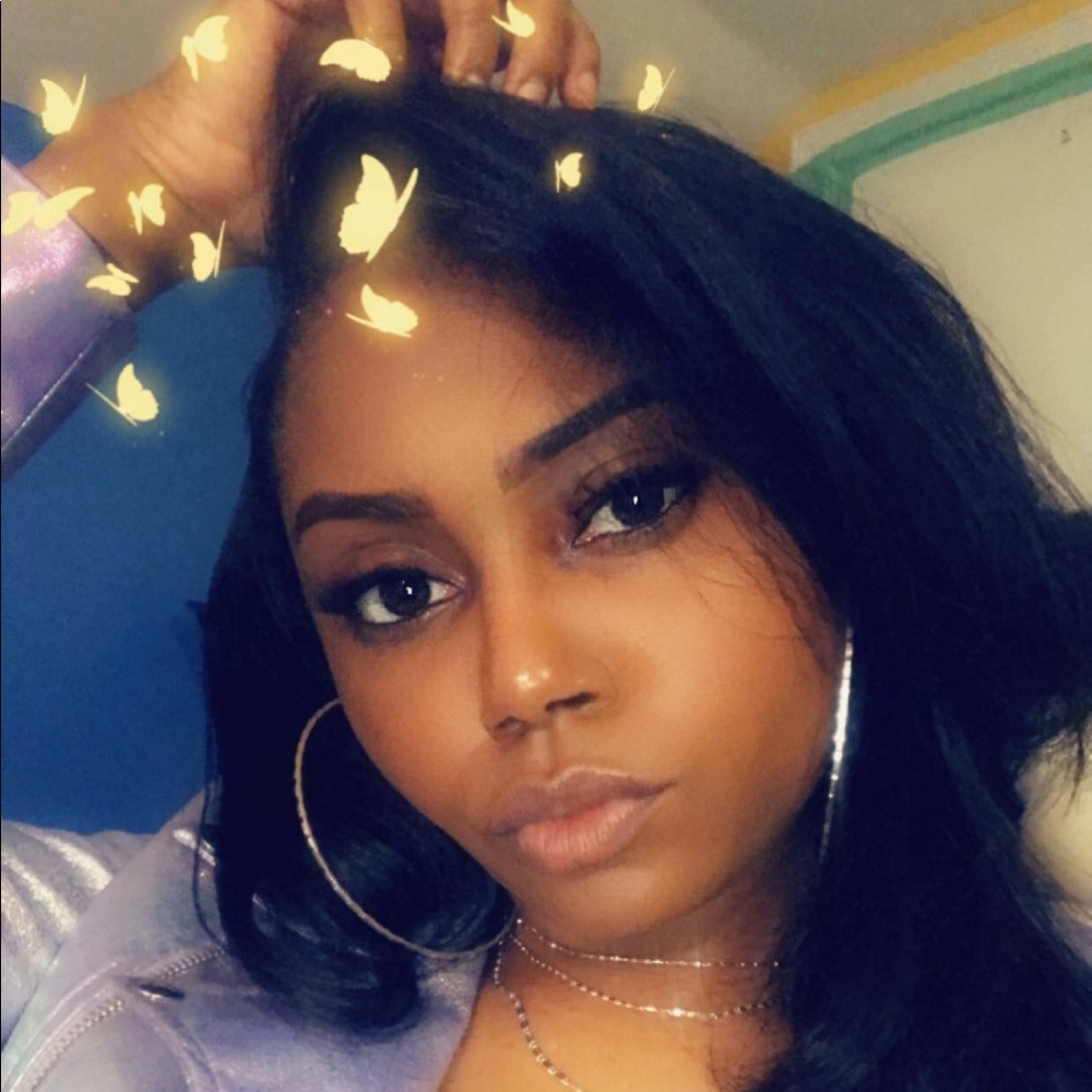 Meet your Posher, Monique